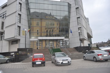 Ameninţări şi bătăi: trimis în judecată pentru şantaj, a scăpat cu suspendare